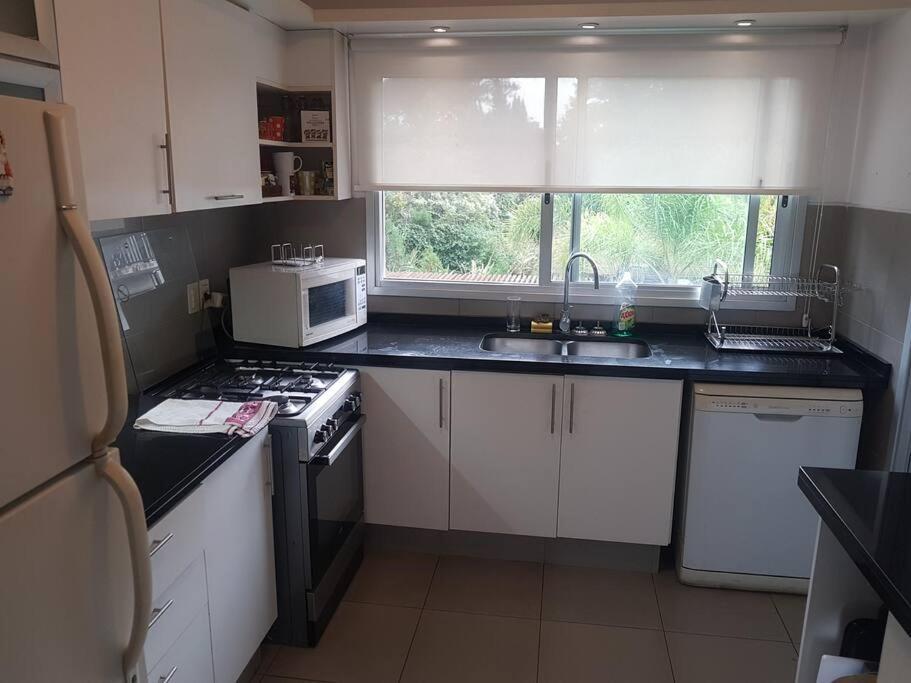 Hermosa habitación en apartamento en Carrasco. Montevideo Exterior foto